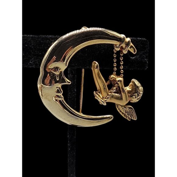 Danecraft Articulated Brooch Cherub Swinging From Crescent Moon Face Gold Tone - Picture 1 of 14